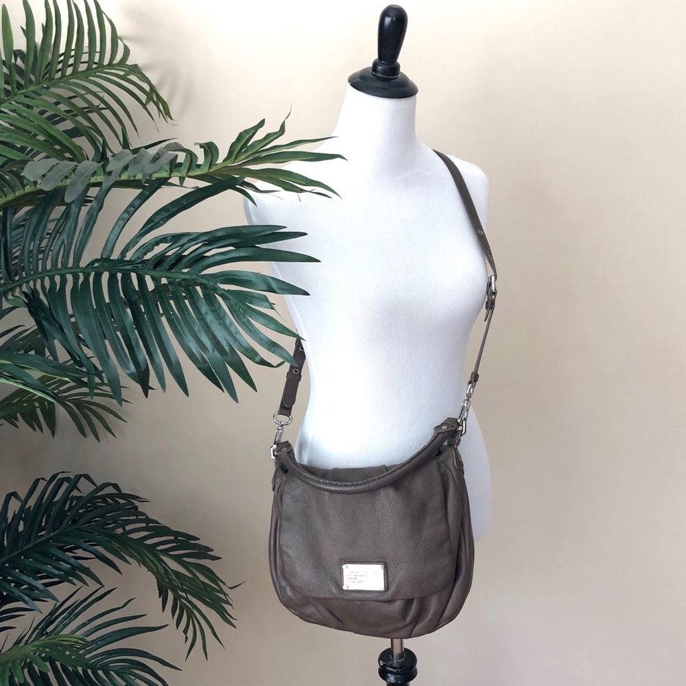 Marc Jacobs Ukita Pebbled Dark Taupe Handbag